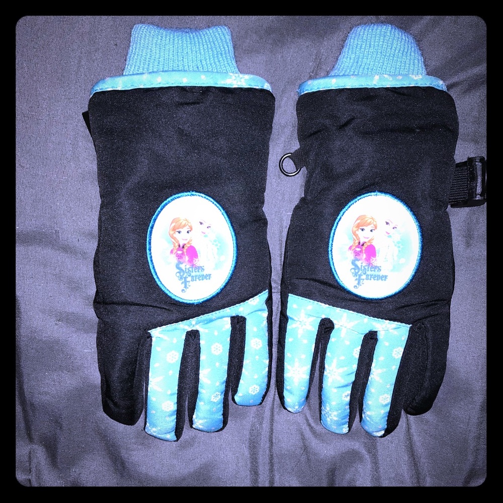 ❄️🆕NWOT Disney’s Frozen weather proof gloves🧤☃️